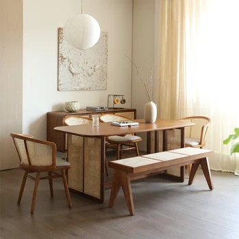 Обеденный стол из массива дерева для домашнего небольшого хозяйства Сочетание обеденного стола и стула из скандинавского ротанга