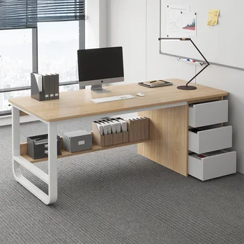 Простота офиса, современный рабочий стол для нескольких сотрудников, простое компьютерное рабочее место для одного человека